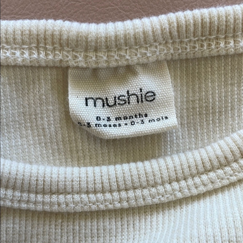 Mushie Knotted Gown with Hat 0-3 months ivory - Picture 3 of 4